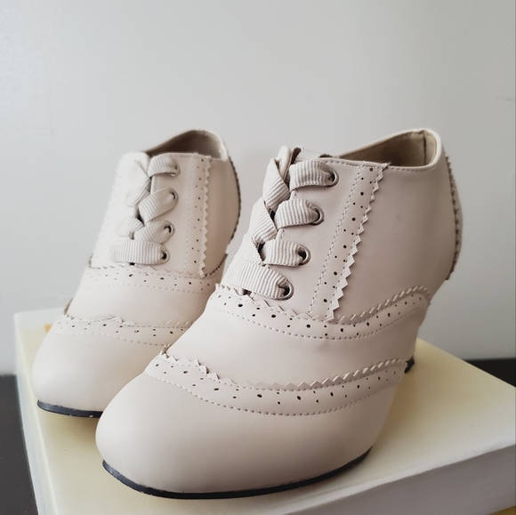 Modcloth Oxford Heels - Picture 5 of 12